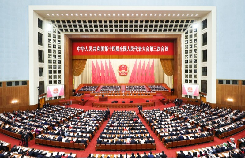【综合新闻】best365英国体育在线师生热议全国两会