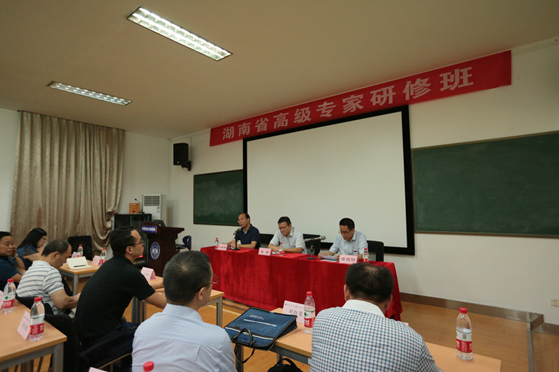 领导讲话.JPG 领导讲话.JPG